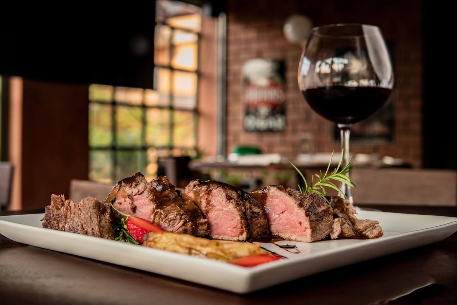 Sunset Walk: Dining Br77